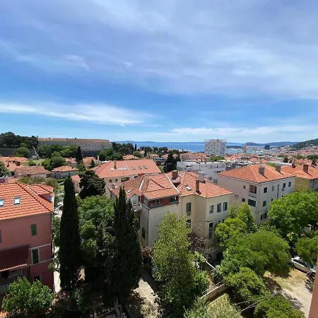 Bella Vista Apartment *