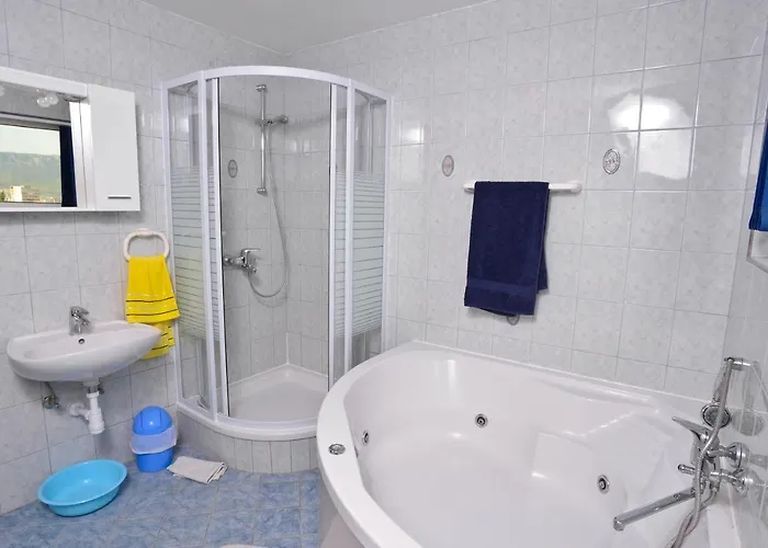 Bella Vista Apartment *