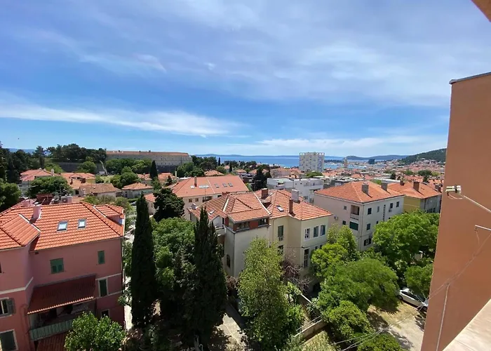 Bella Vista Apartment *