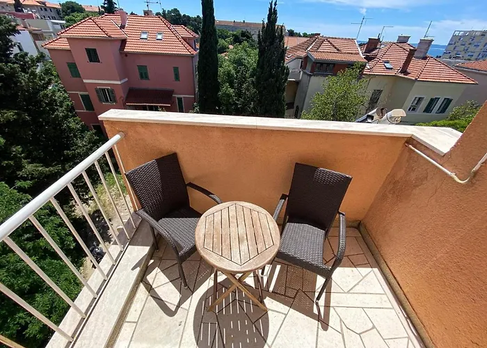 Bella Vista Apartment *