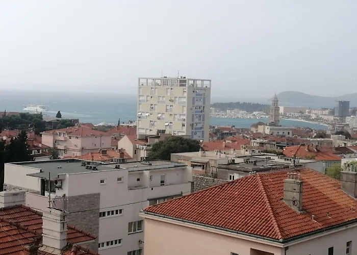 Bella Vista Apartment Split