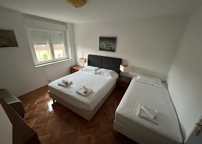 Bella Vista Apartment Split